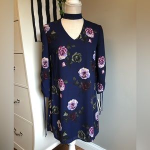 *NWT* Speechless Dark Floral Rose Cut-Out Choker Mini Shift Dress (Size:…